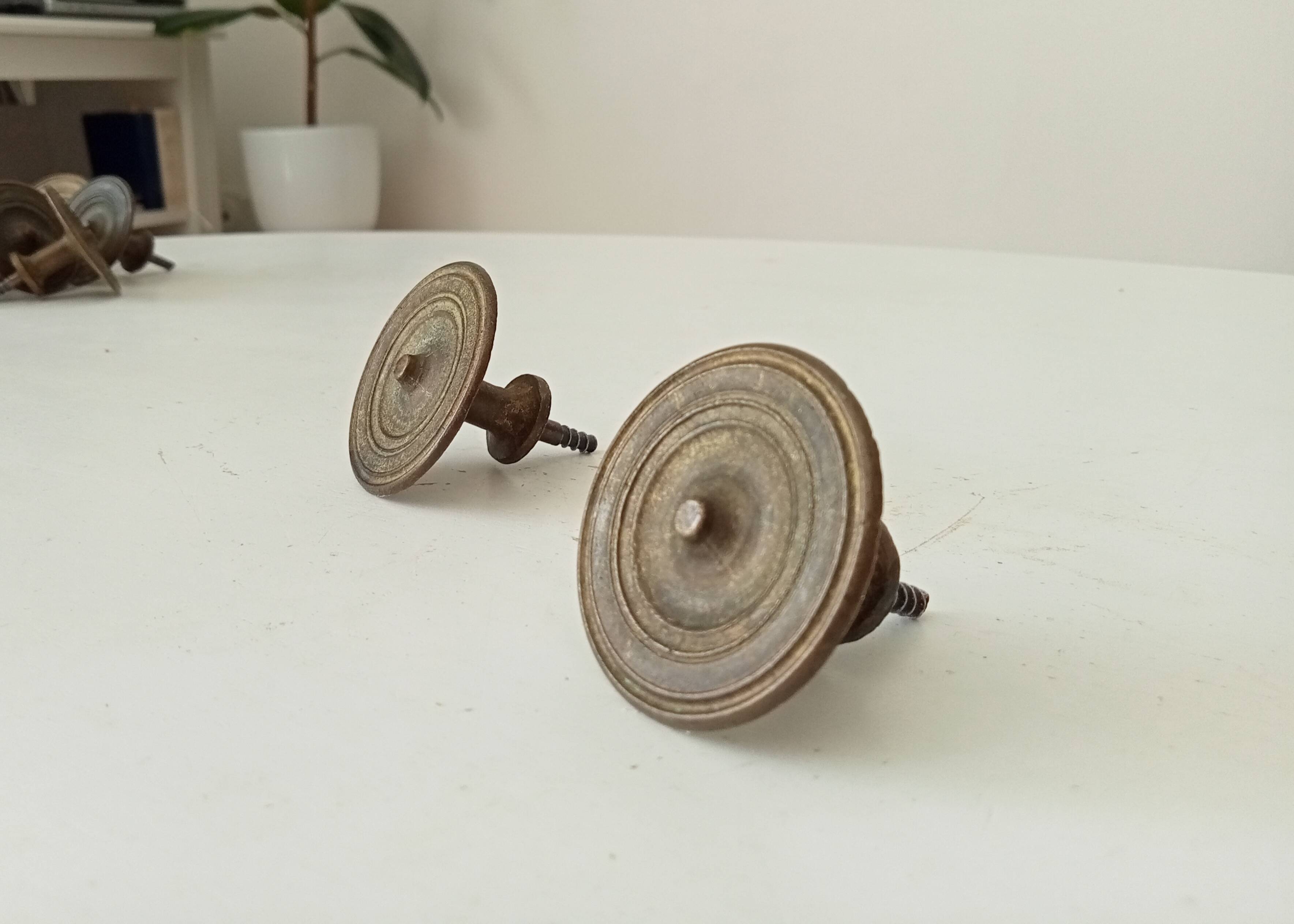 Paire de boutons de meuble ancien en bronze Empire XIXeme