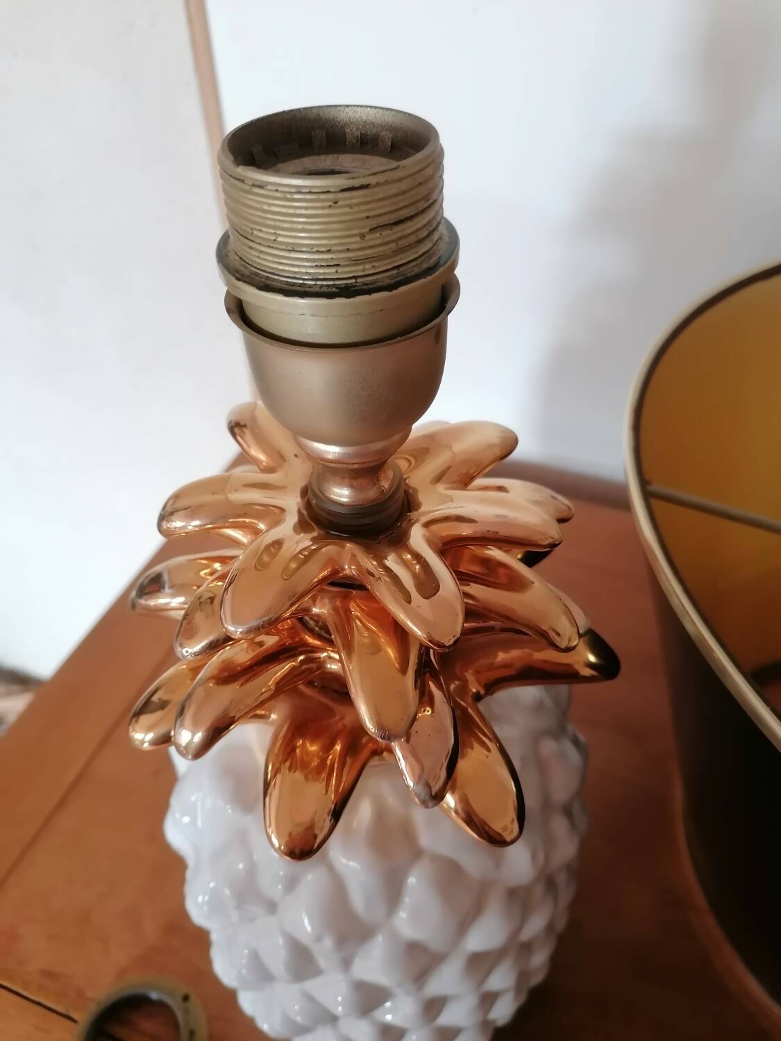 Vintage white and gold ceramic pineapple lamp