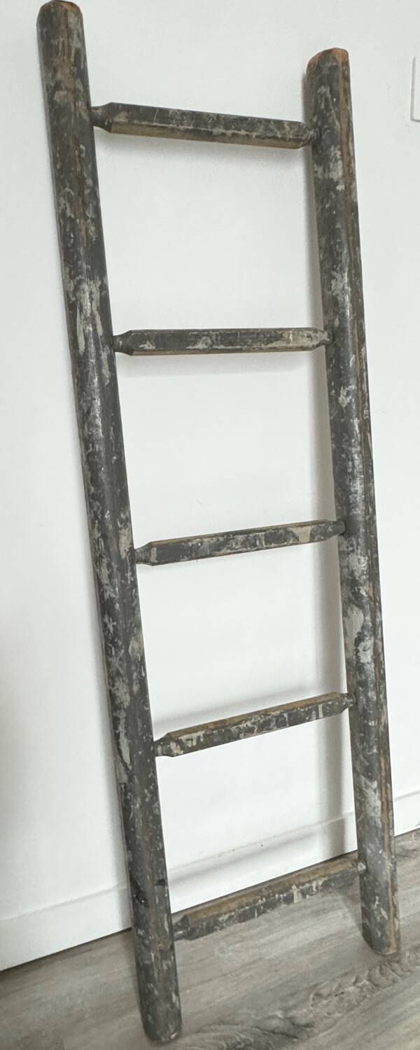Ancienne échelle décorative en bois