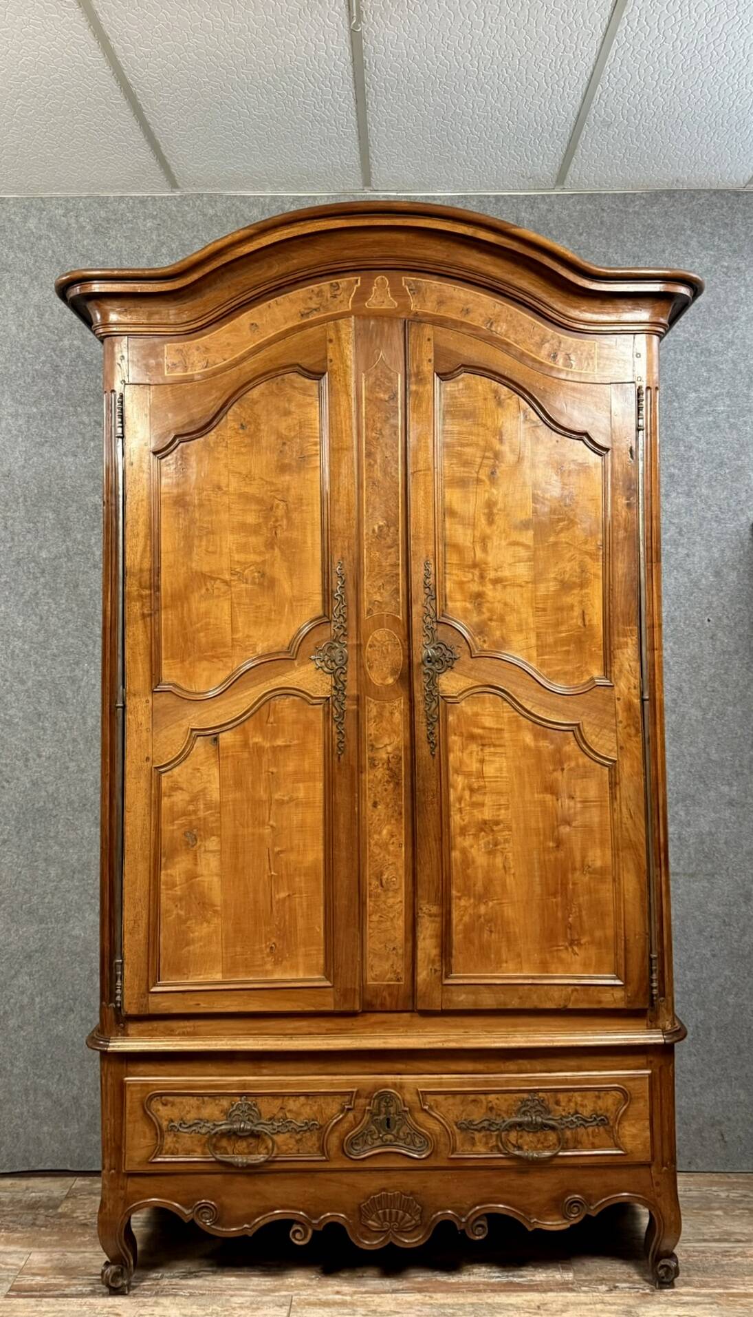 Louis XV period Provençal armoire in walnut and marquetry