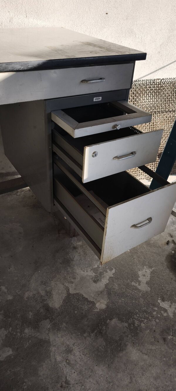 Bureau industriel metal