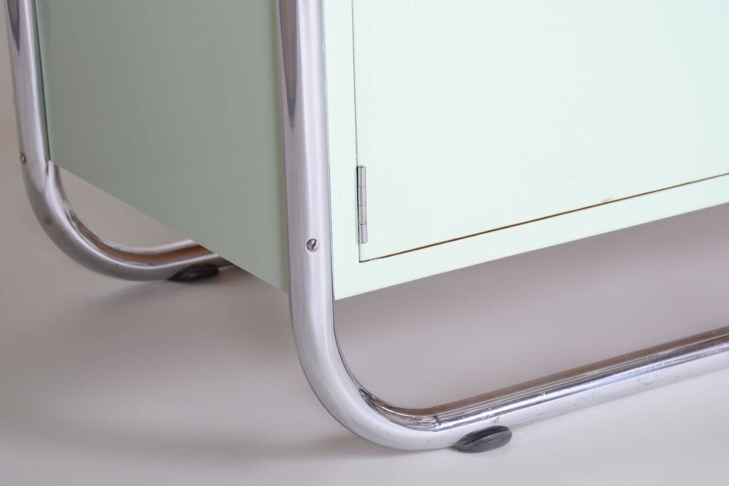 Vintage Bauhaus Cabinet in Chrome-Plated Steel and Lacquered Wood, 1930s
