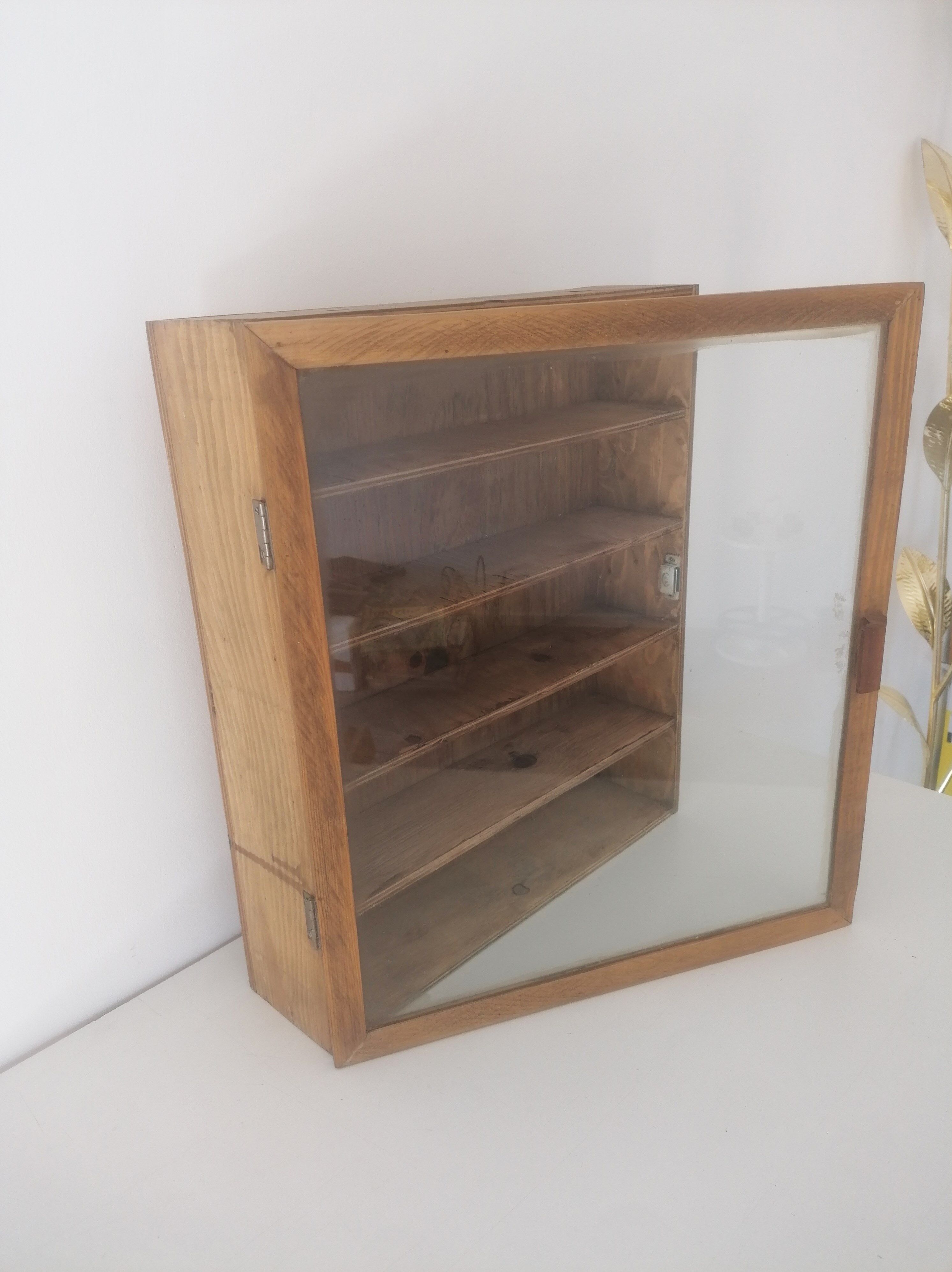Old pharmacy showcase in wood and glass, 4 tablets 50