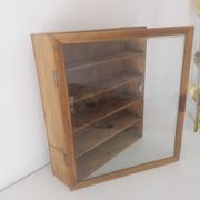 Ancienne vitrine de pharmacie en bois et verre, 4 tablettes années 50