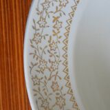Hollow dish aboard golden flowers