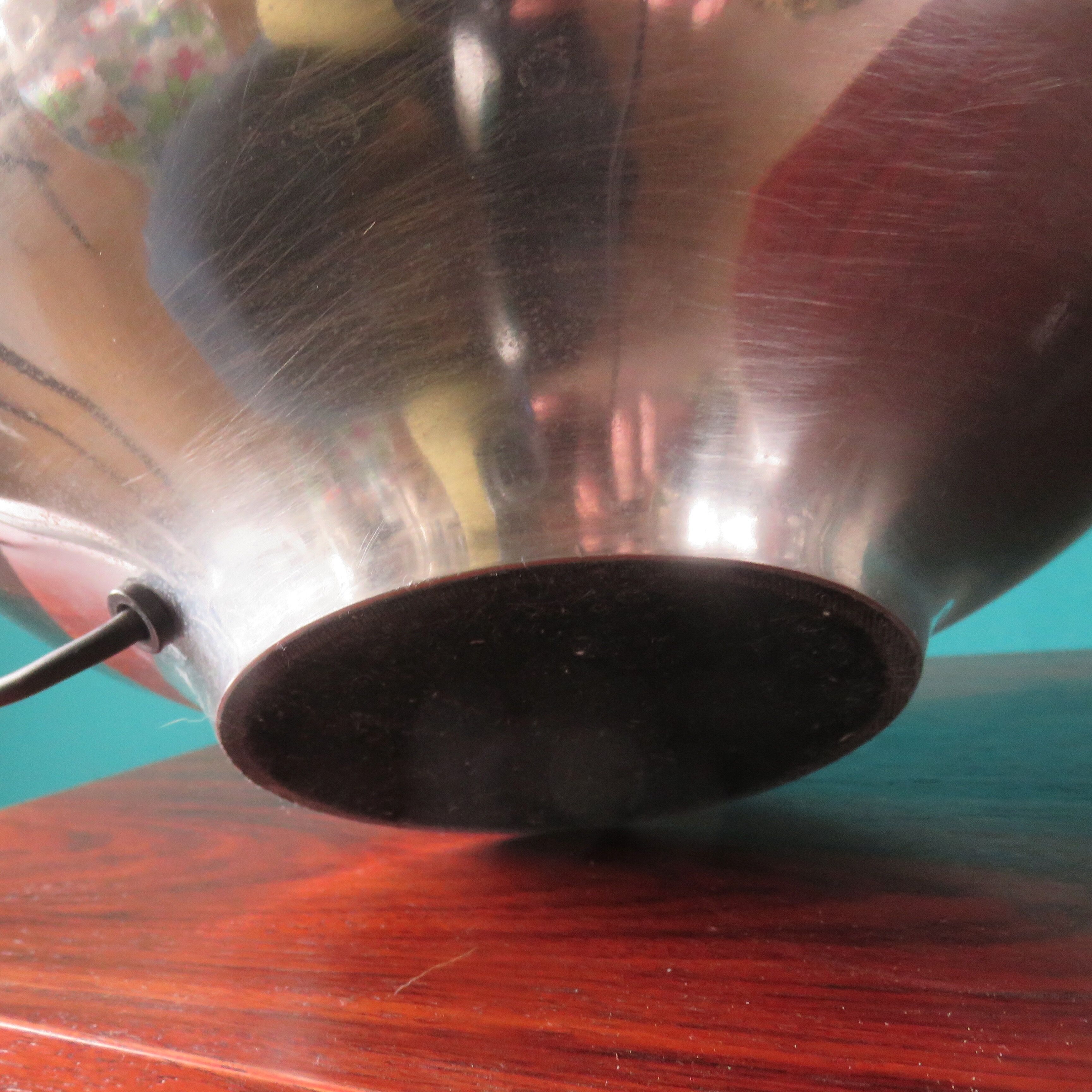 Lampe en acier brossé. France 1970