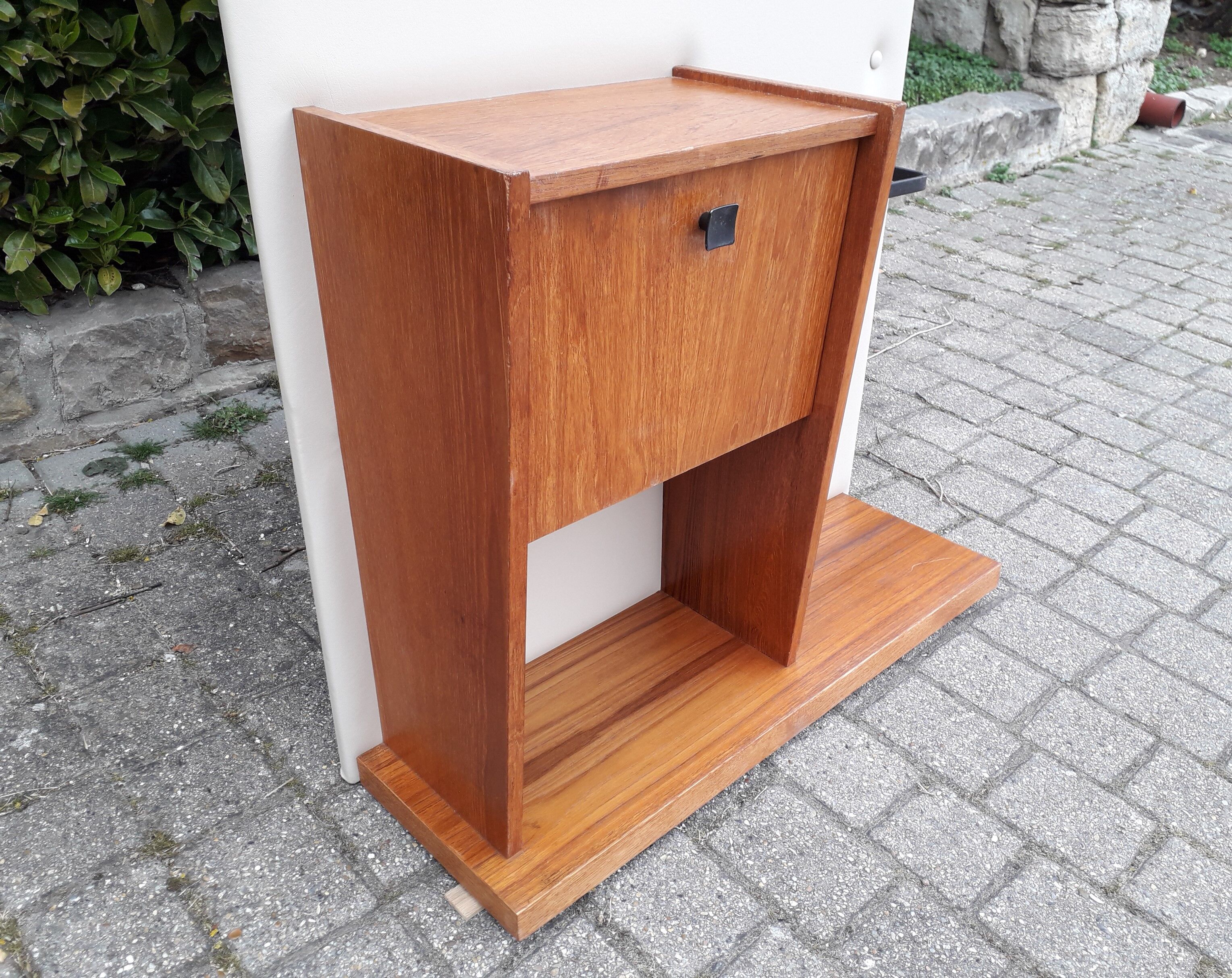 60s entry locker room