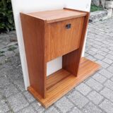 60s entry locker room