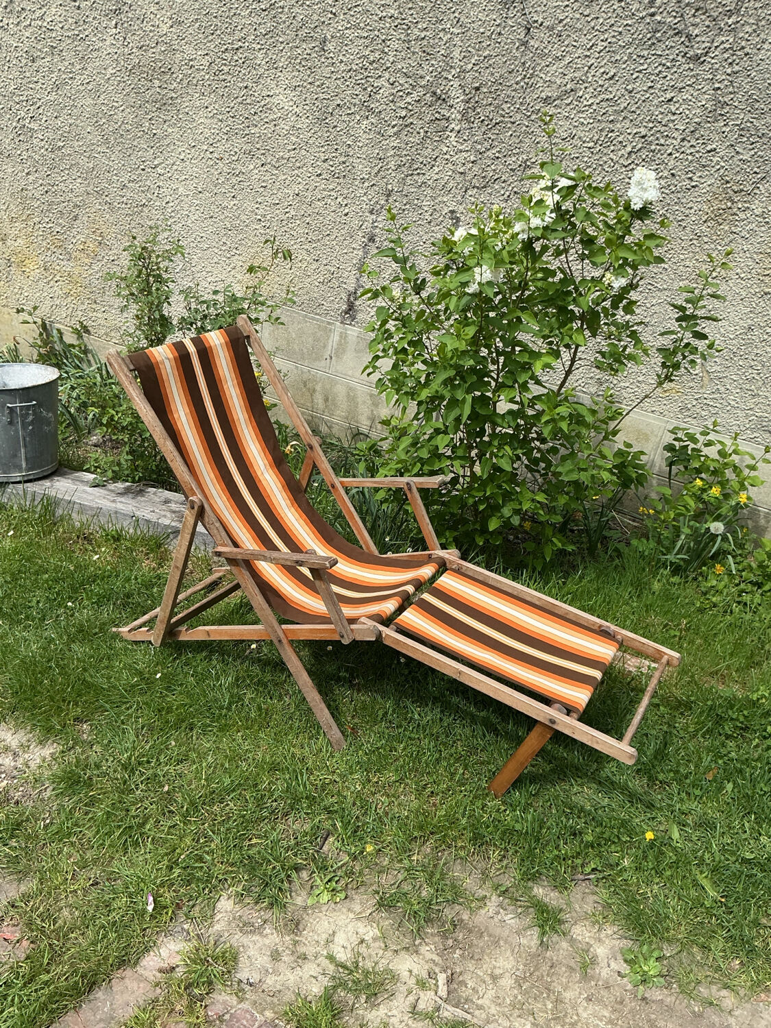 Vintage chaise longue