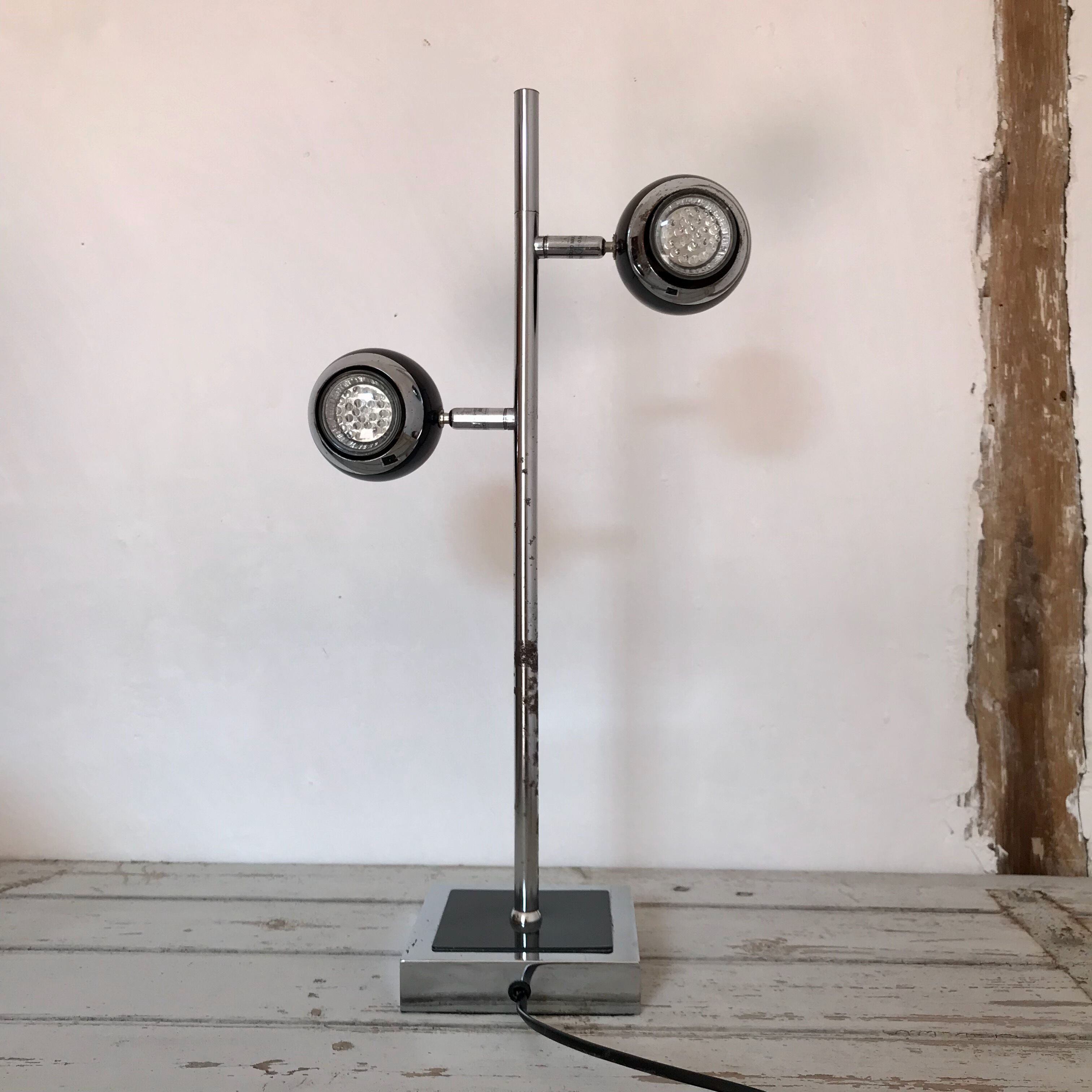 Black Eyeball Lamp