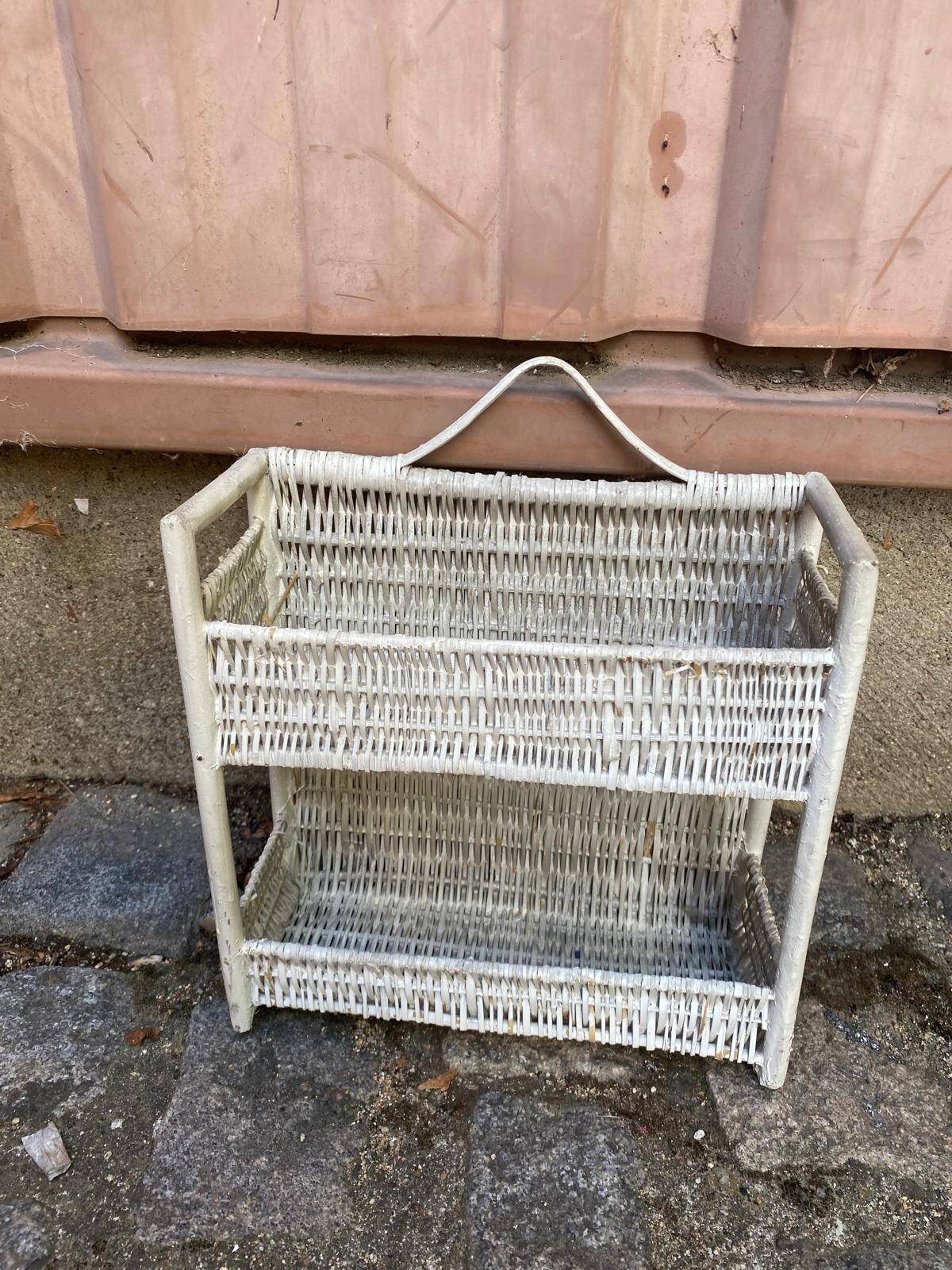 Set of 2 white rattan/wicker wall shelves – Vintage & shabby chic decor
