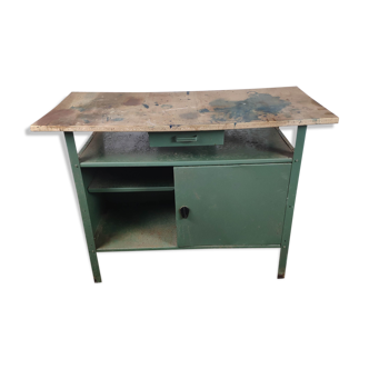 Green metal workbench