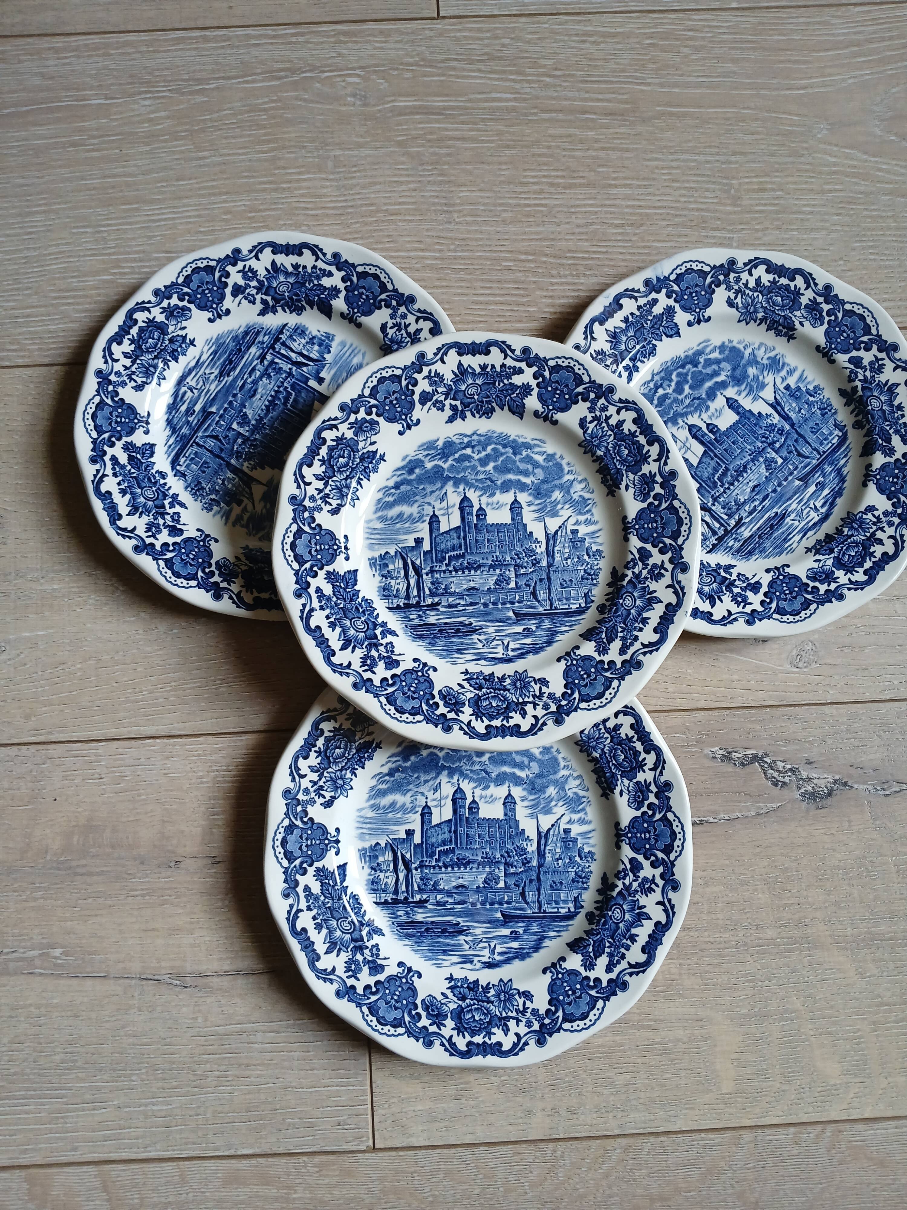 4 antique Wedgwood dessert plates