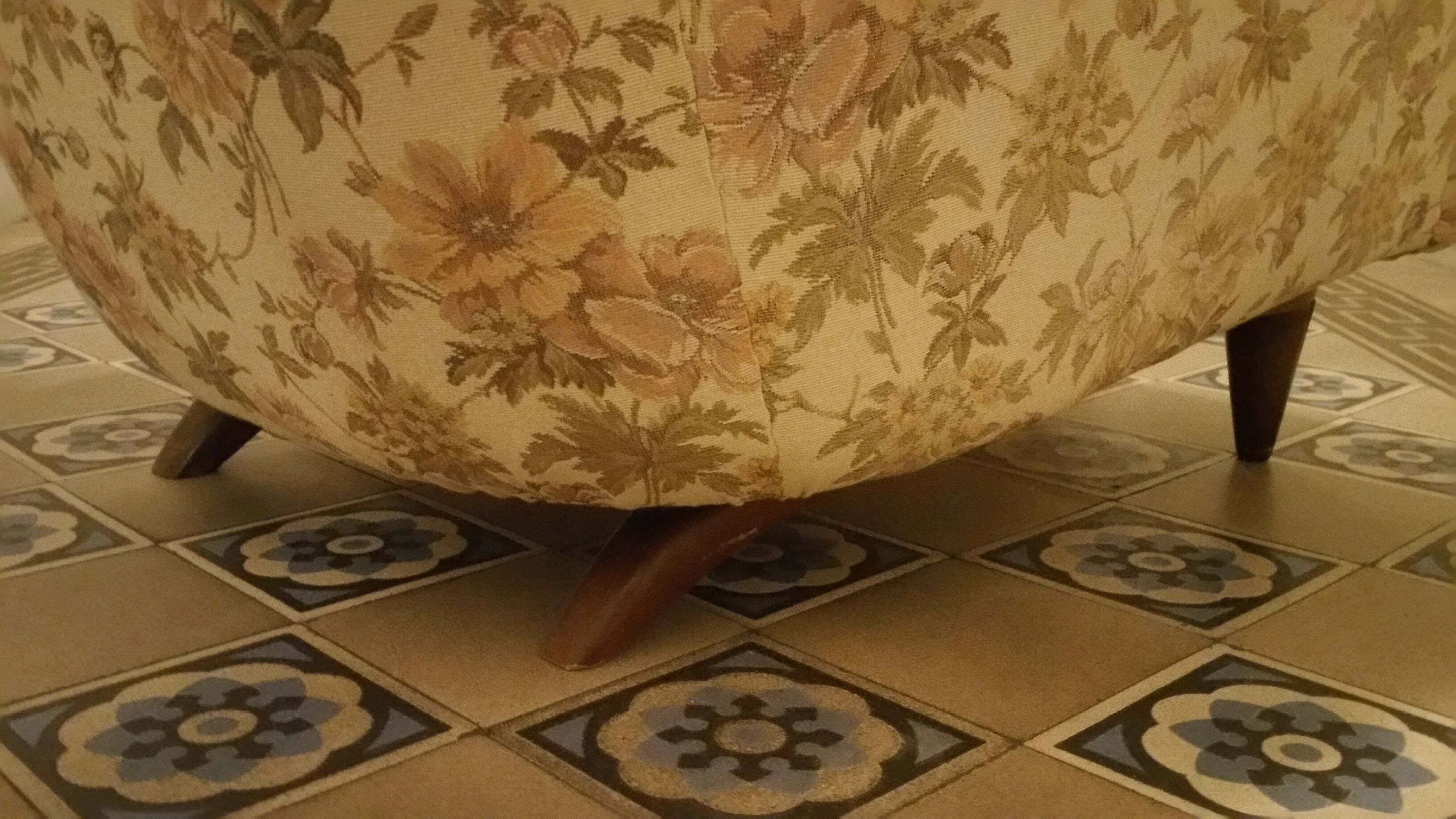 Chair has ears Shepherdess 50 60 years flesh Wing