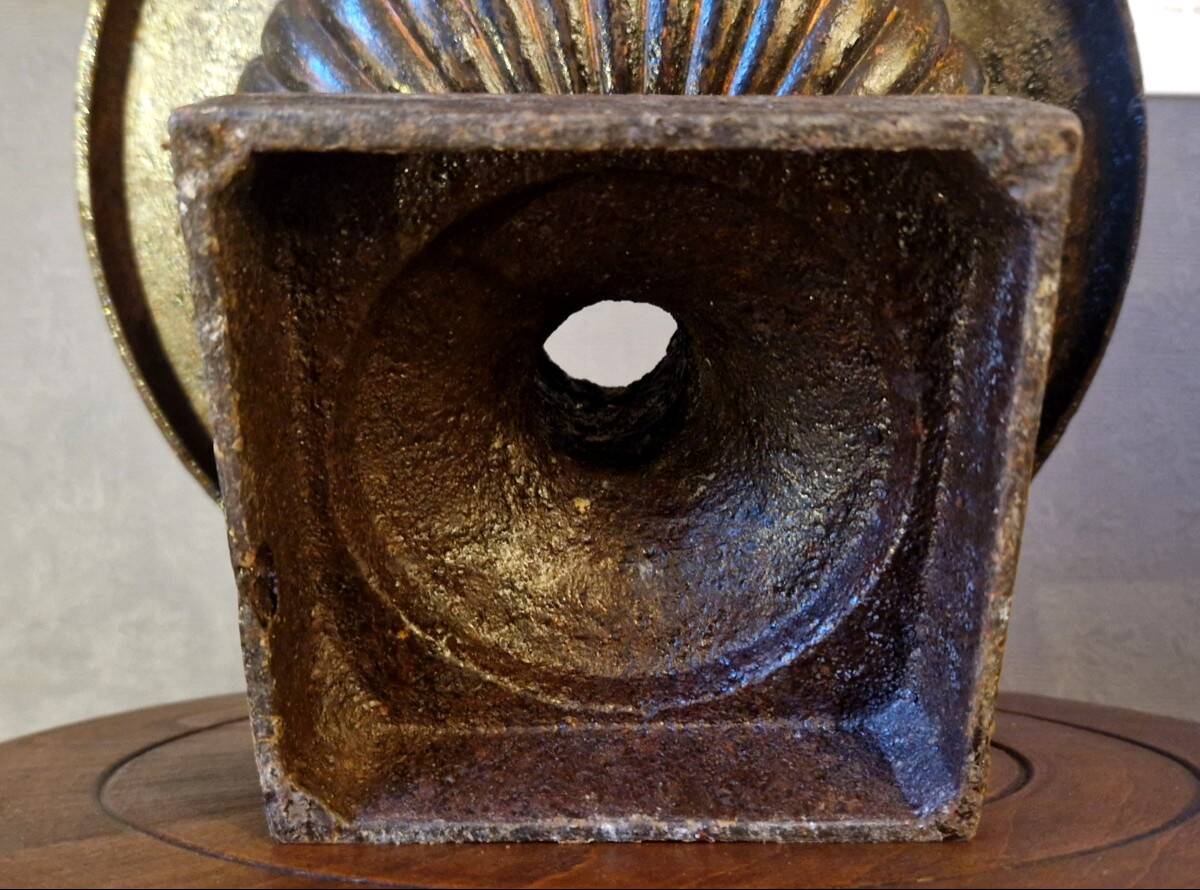 Medici basin in cast iron, 19th century