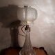 Lampe art deco en verre moulé