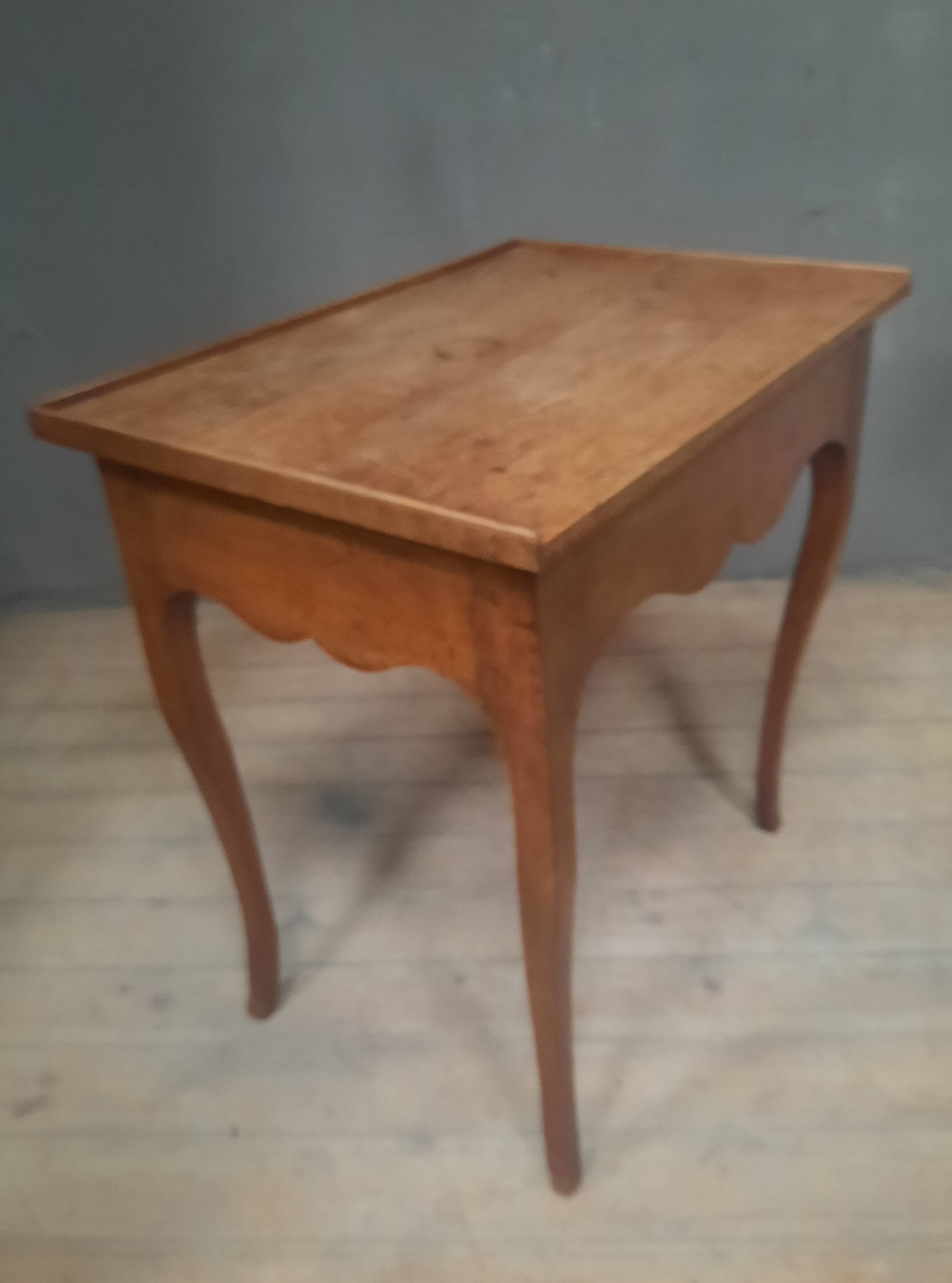 Table d'appoint d'époque Louis XV