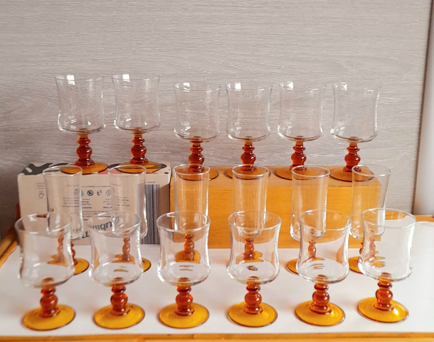 Service of 18 glasses with amber feet 70s