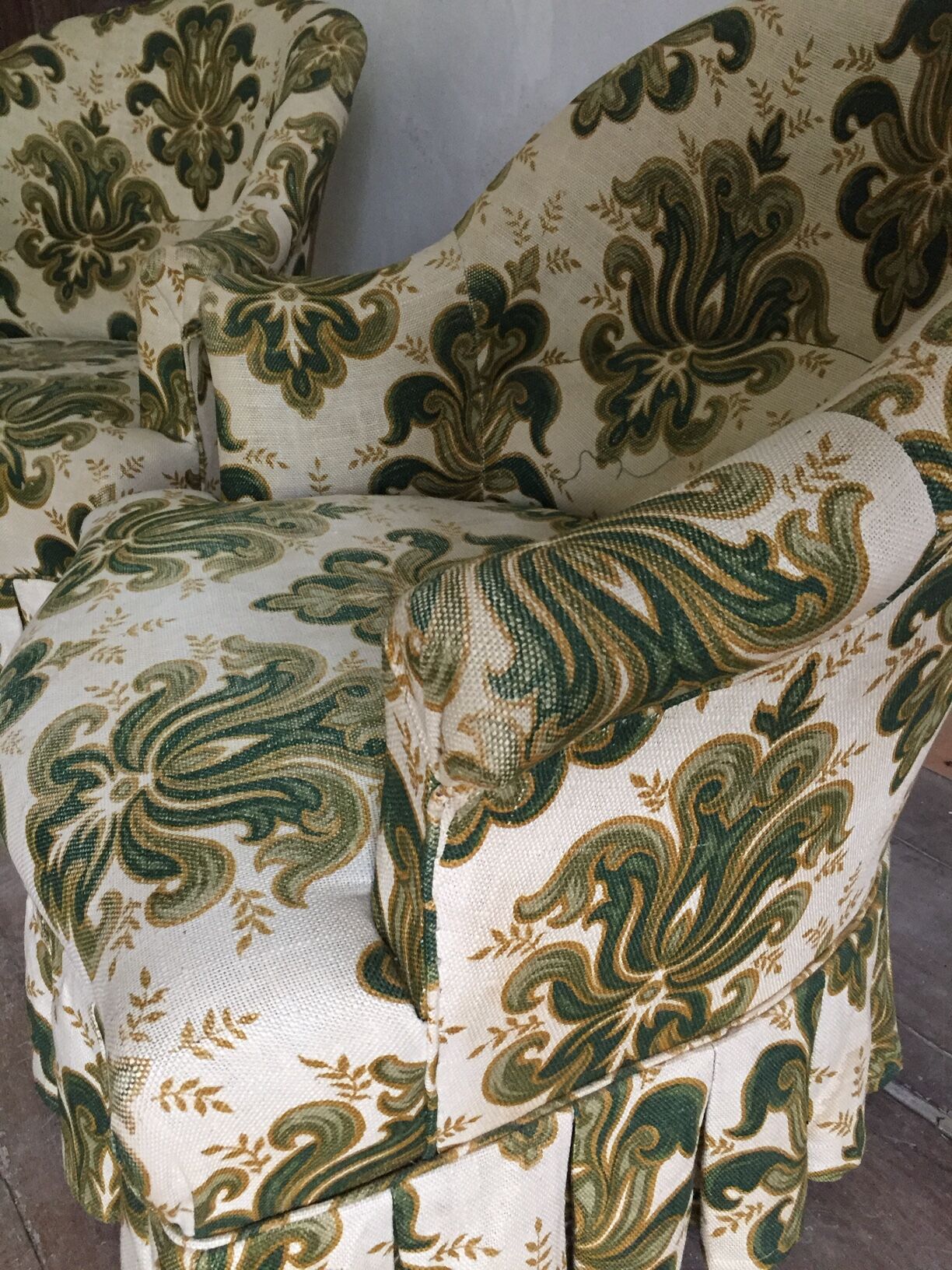 Paire de fauteuils crapaud vert et crème