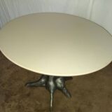 Round table signed OLY Studio