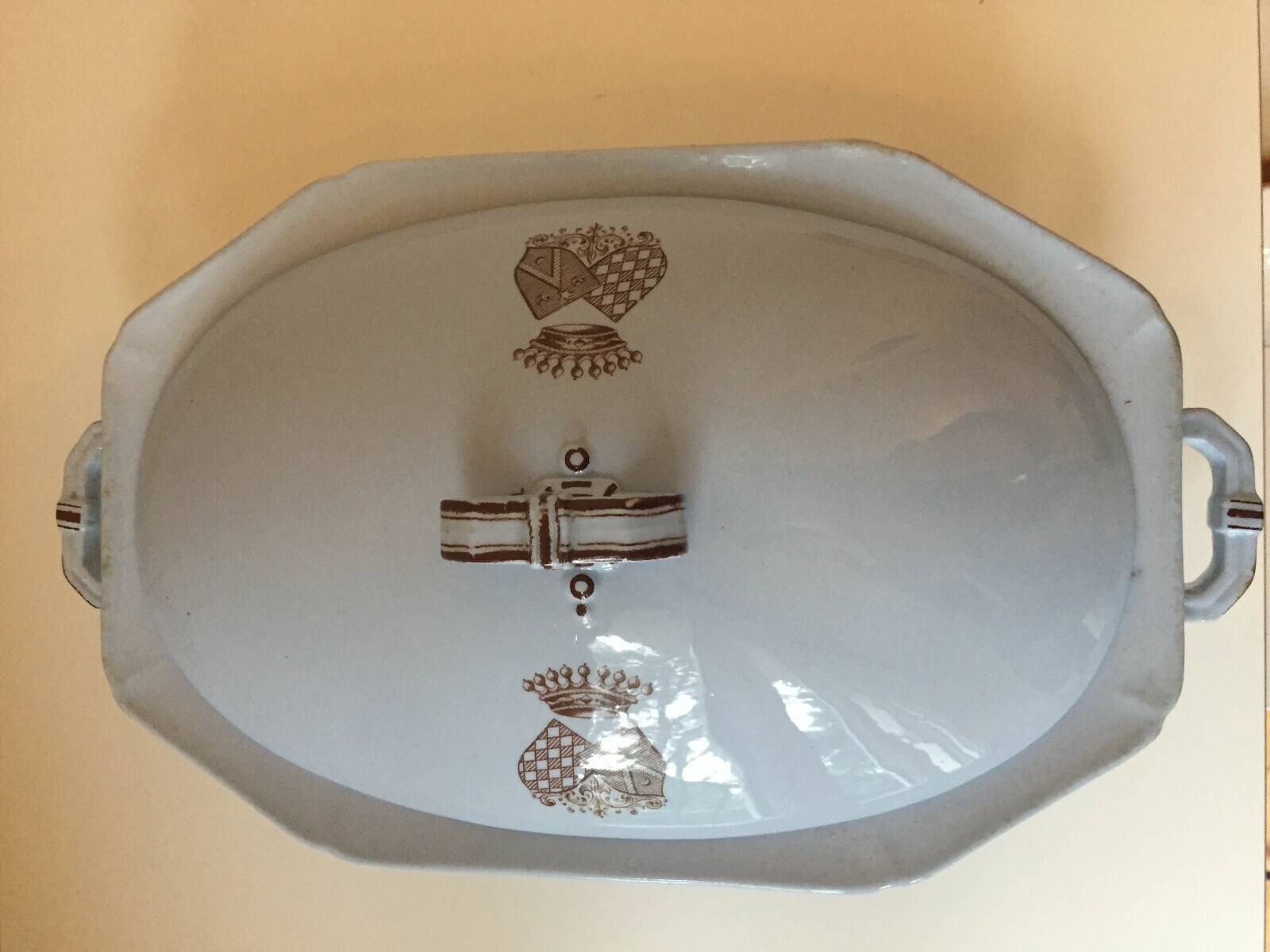 Tureen coat of arms Count Brown Westhead Moore & Co XIX