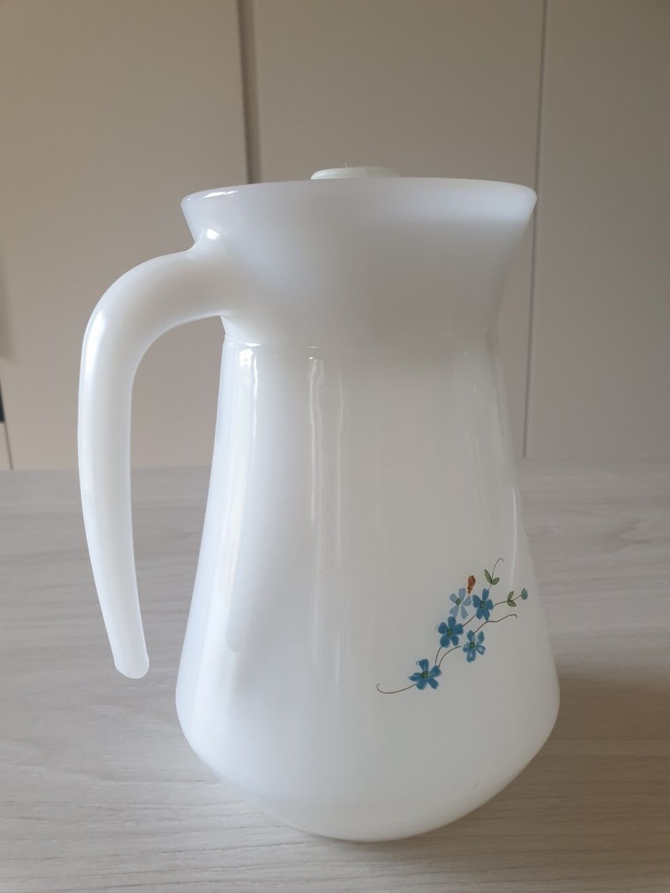 Pitcher Arcopal forget-me-not 70s