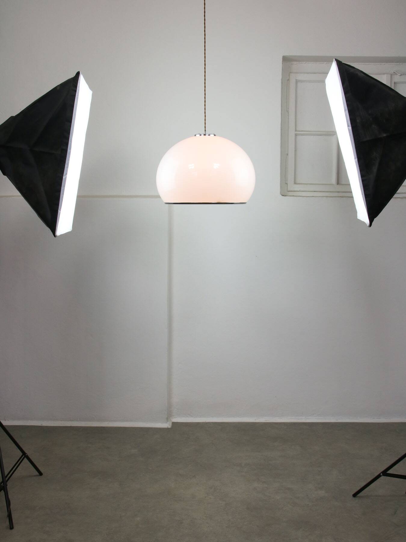 Mid-Century Large White Bud Pendant Lamp by Studio 6G for Guzzini, 1970s