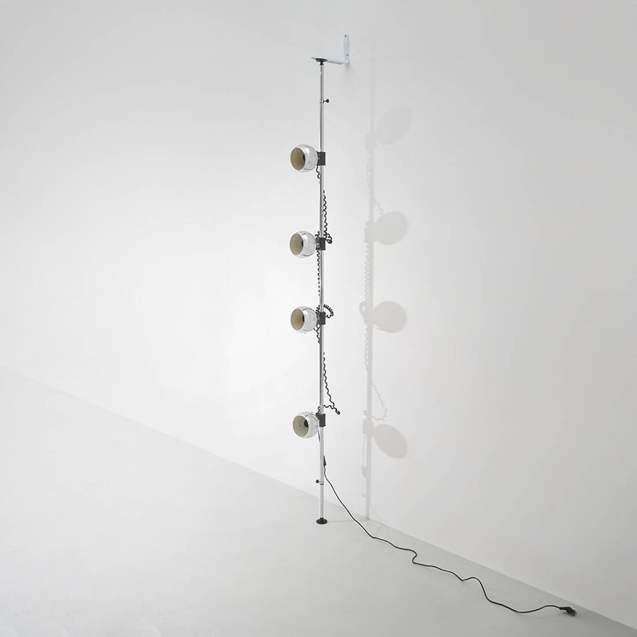 Lampe de sol chrome allant du sol au plafond, années 1970