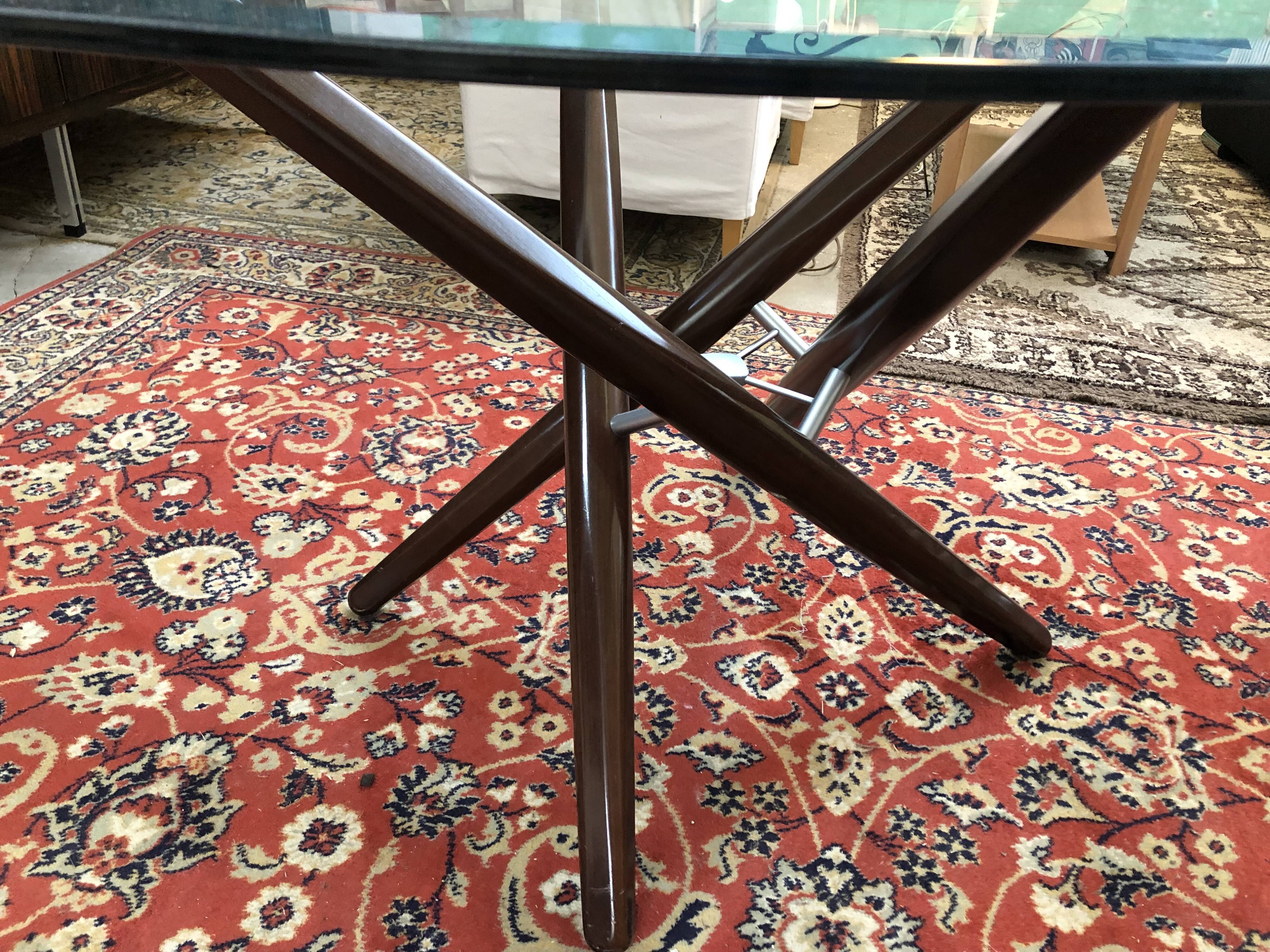 Round table rock and bobois