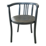 Curved wooden armchair from the late 19th/early 20th century.