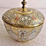 Old box, oriental covered pot in damascinated brass copper and silver. Calligraphy.
