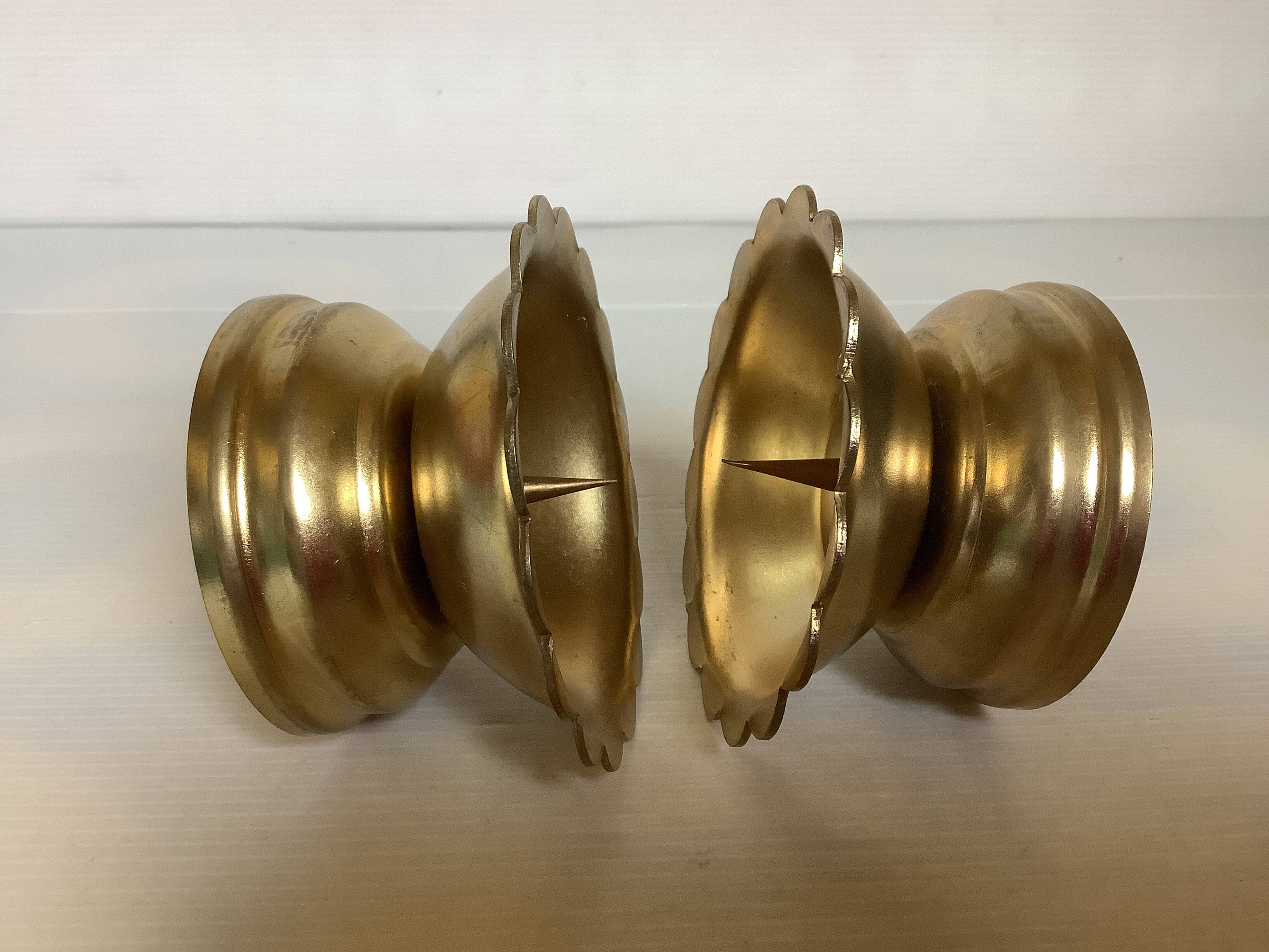 Pair of flower candle holders in gold metal