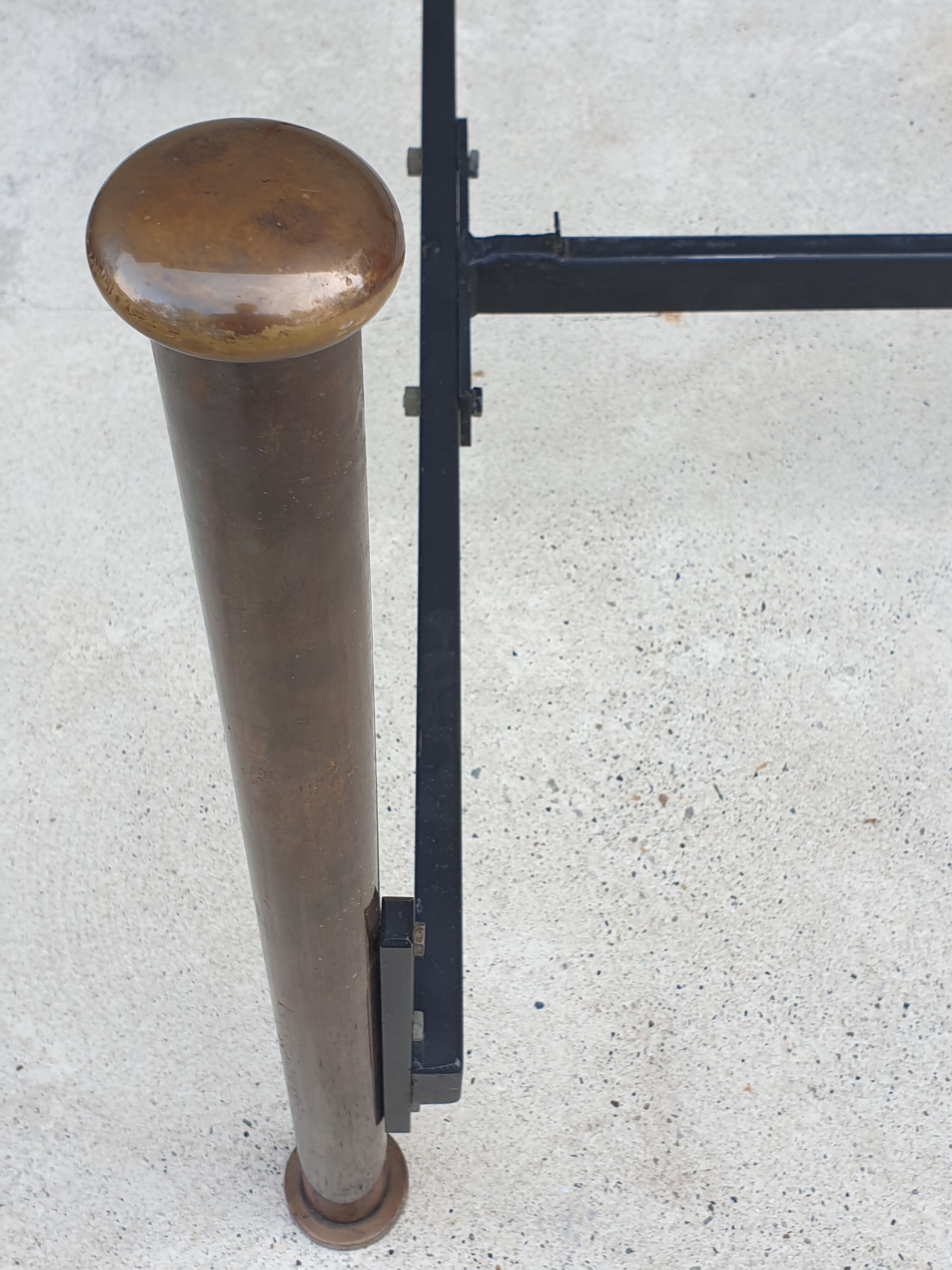 Double bed in burnished brass