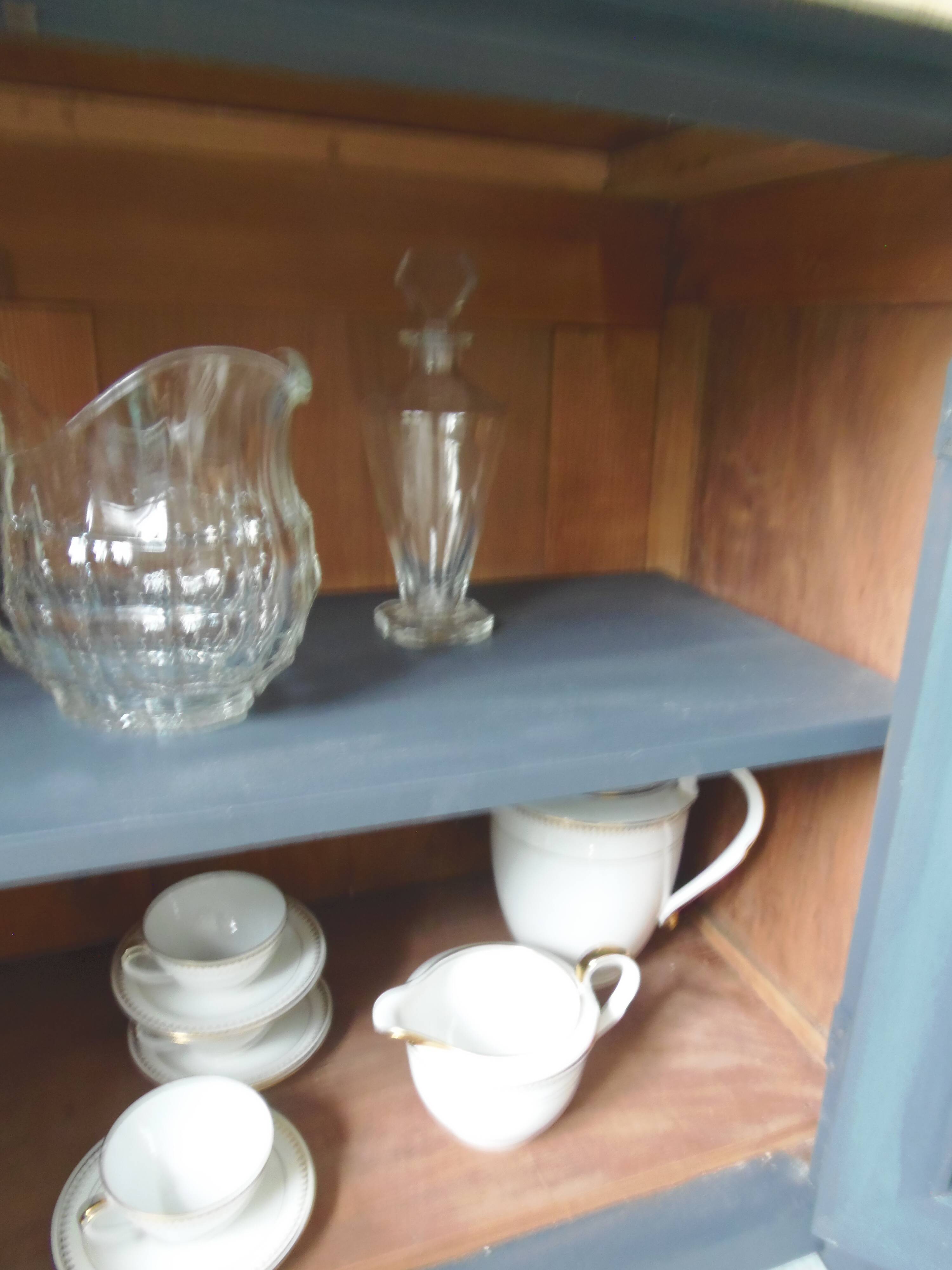 Small low Parisian sideboard re-enchanted in slate gray, medium oak waxed top.