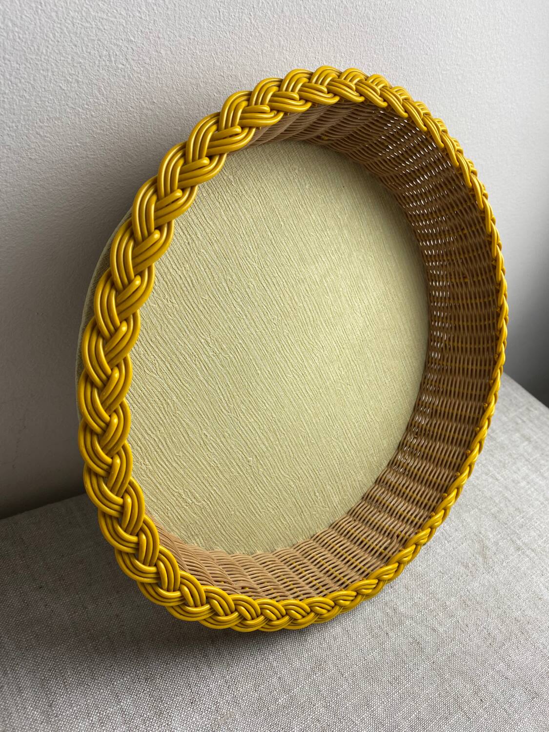 Scoubidou and rattan basket