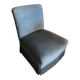 Fauteuil chauffeuse crapaud vintage en velours bleu à franges