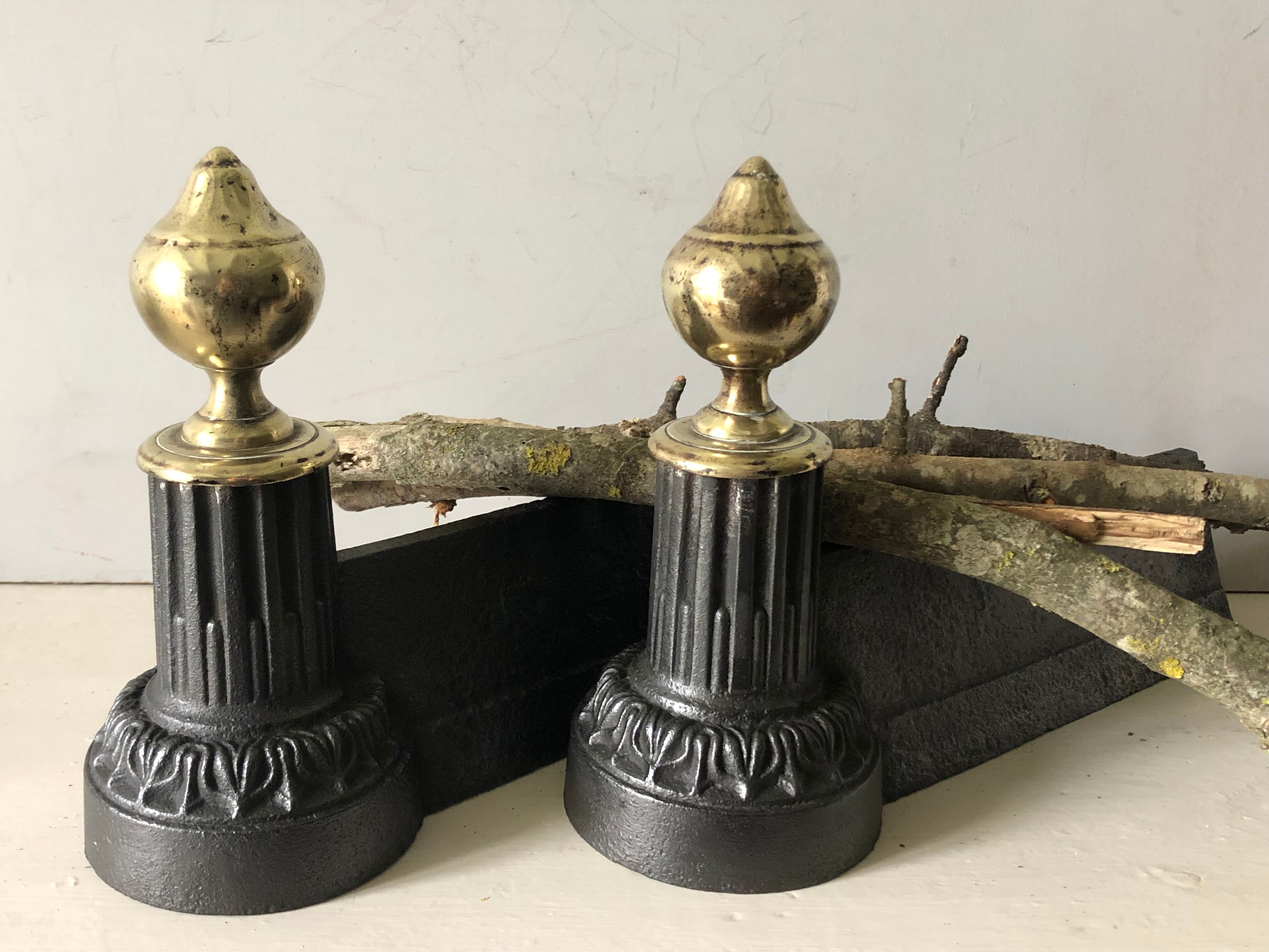 Pair of neoclassical chenets