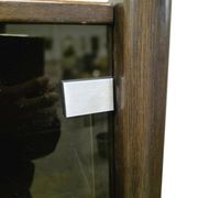 Vitrine vintage en bois massif avec verre fumé