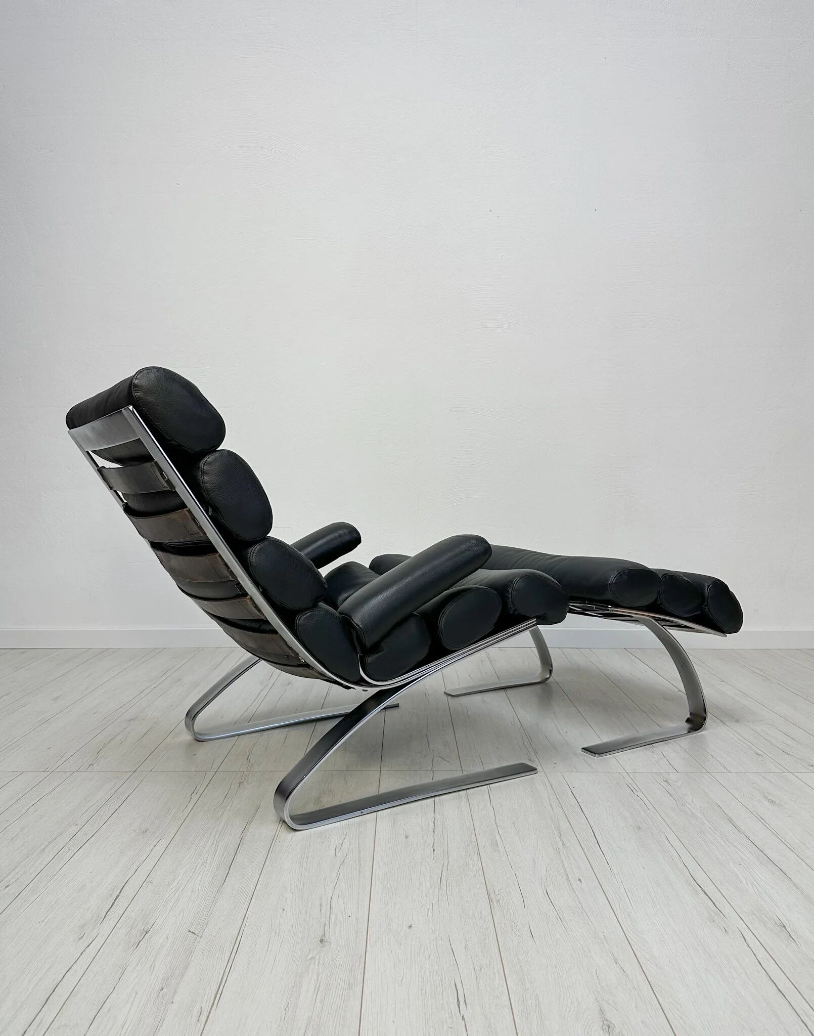 COR Sinus Black Leather Lounge Chair with Ottoman