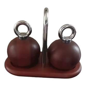 Salt and pepper mill set on base