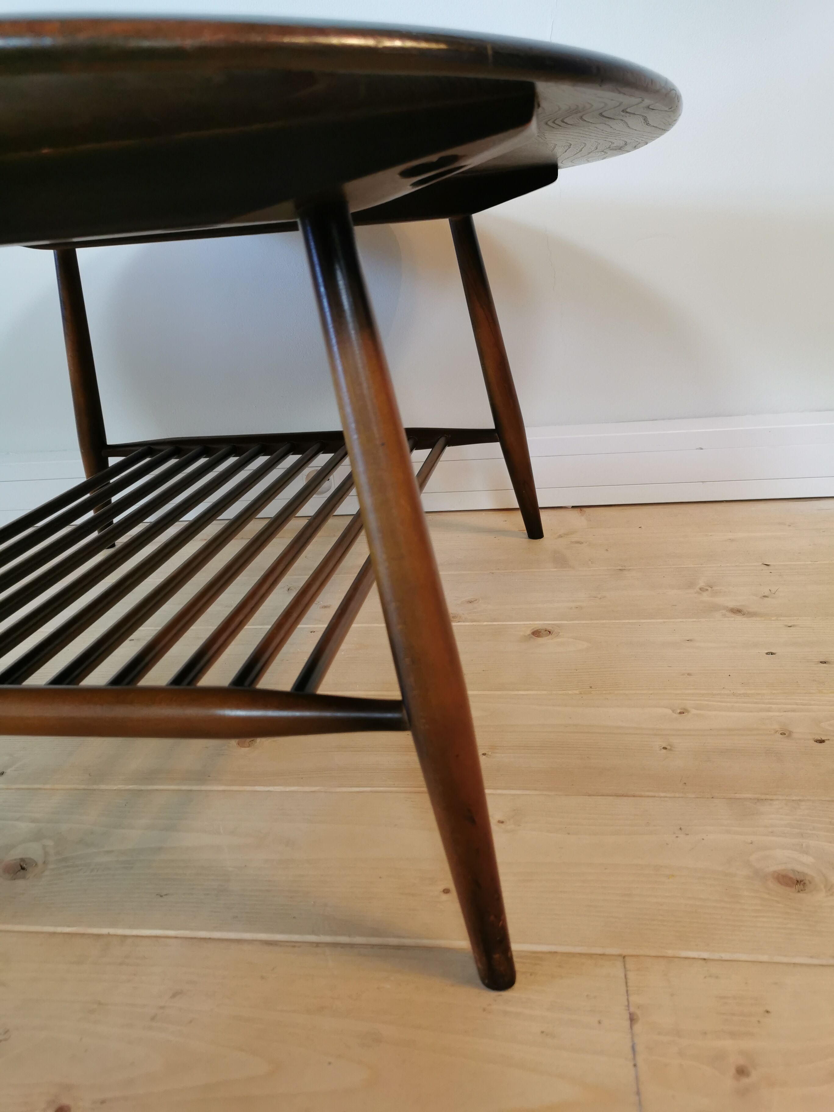 Table basse en frêne par Lucian Ercolani dans les années 60