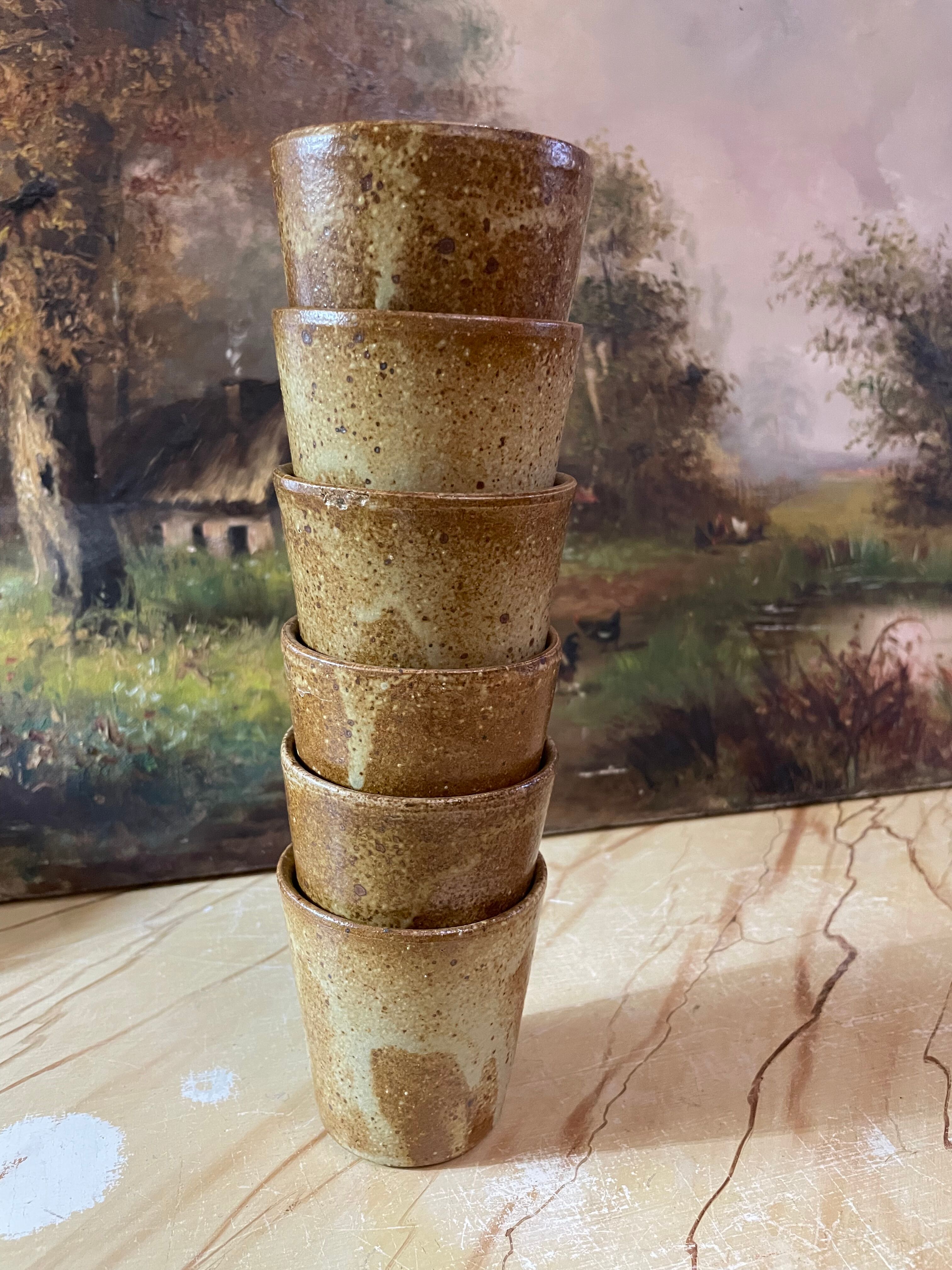 6 mugs in vintage stoneware