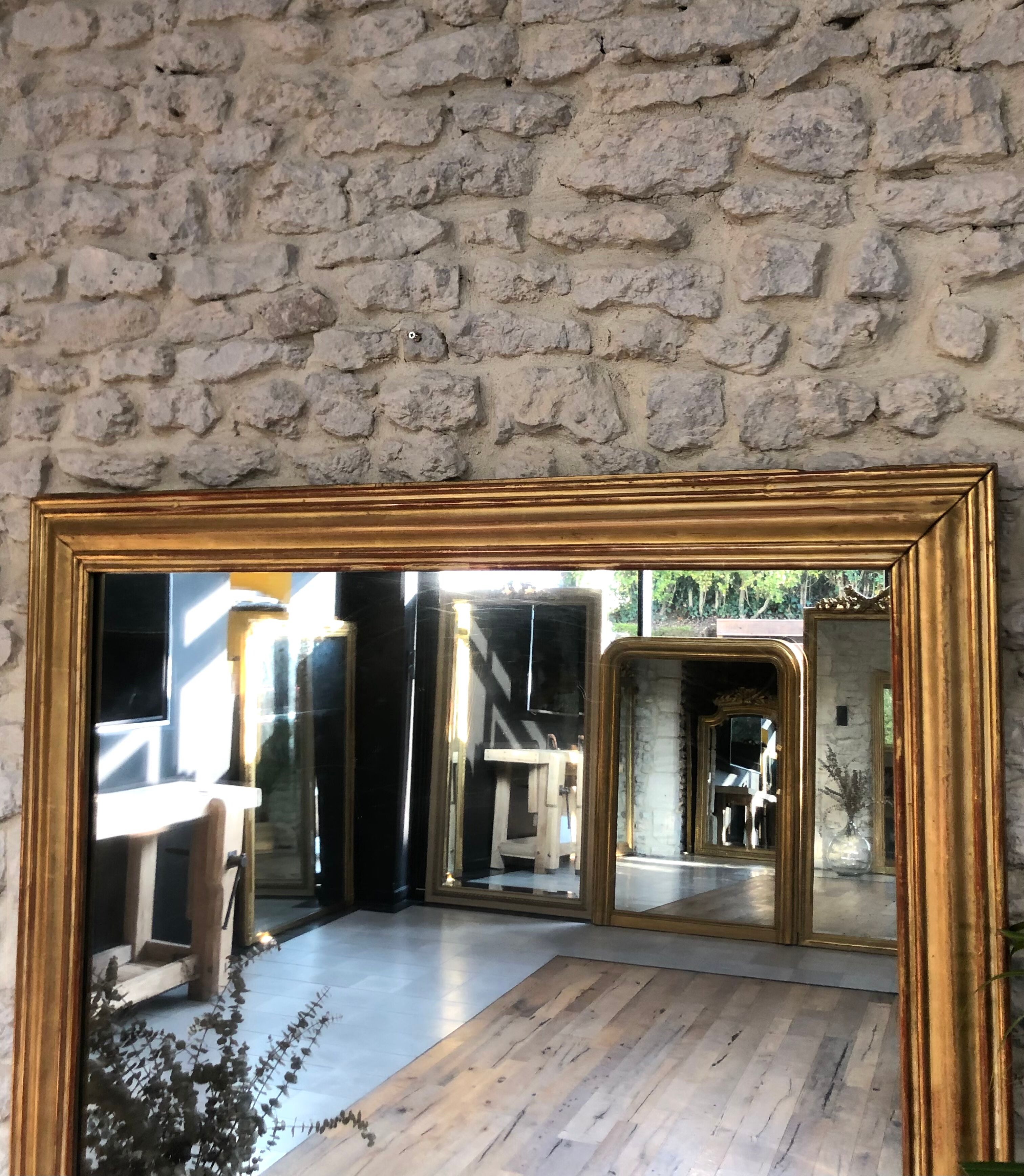 Mirror period 19th gilded with gold leaf 158.5cm / 113cm mercury ice pricked, parquet on the back.