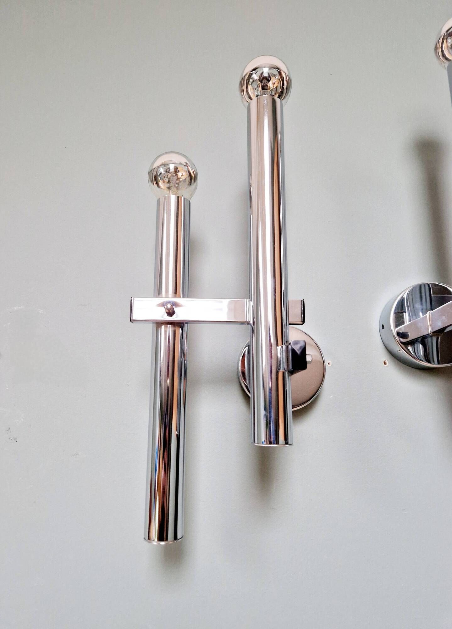 Pair of chromed metal wall lights, design Gaetano Sciolari, 1970s