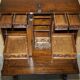 Cabinet espagnol sculpté 18ème siècle avec rangement caché