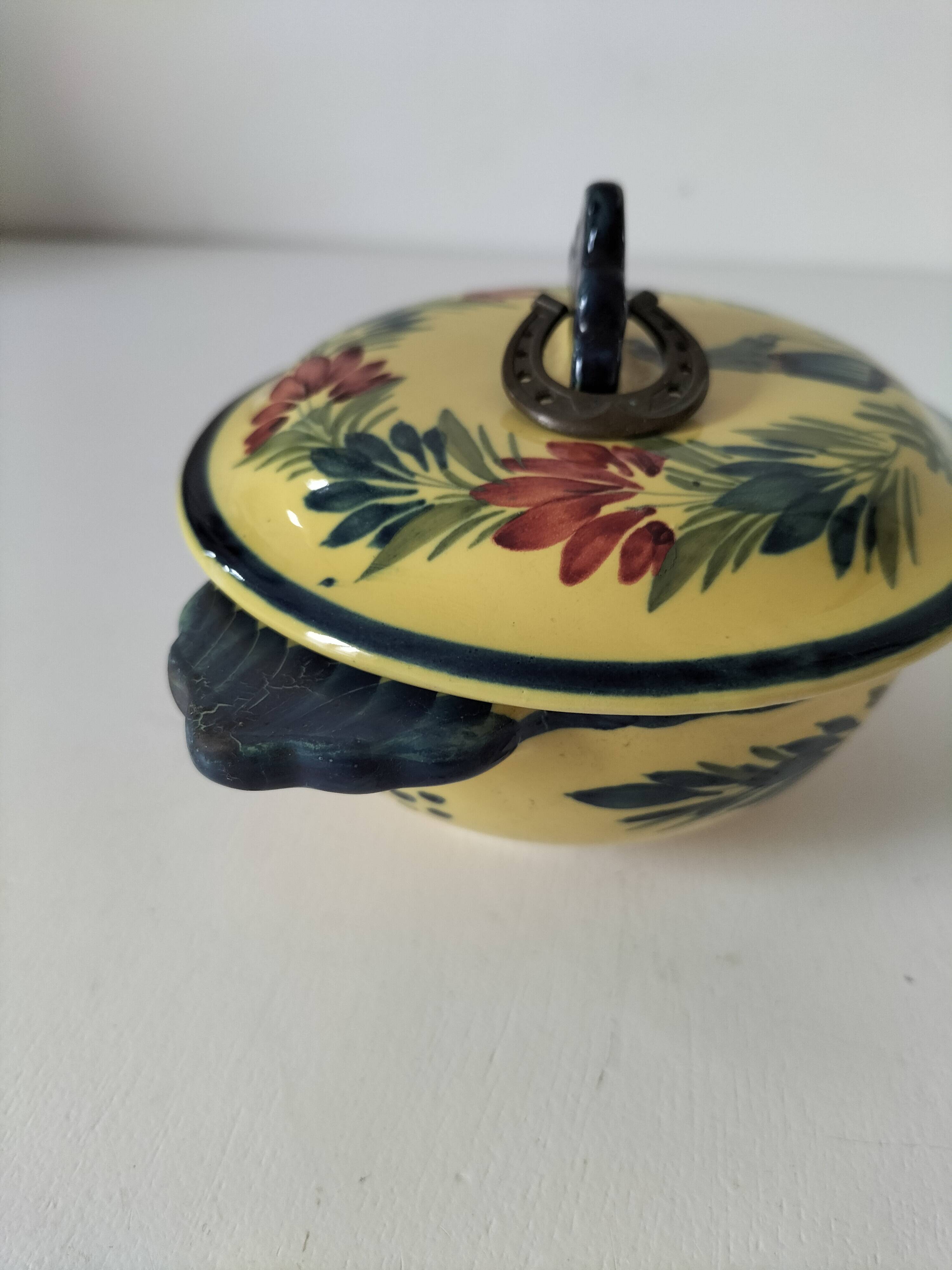 Breton bonbonnière Quimper Henriot – Hand-painted earthenware