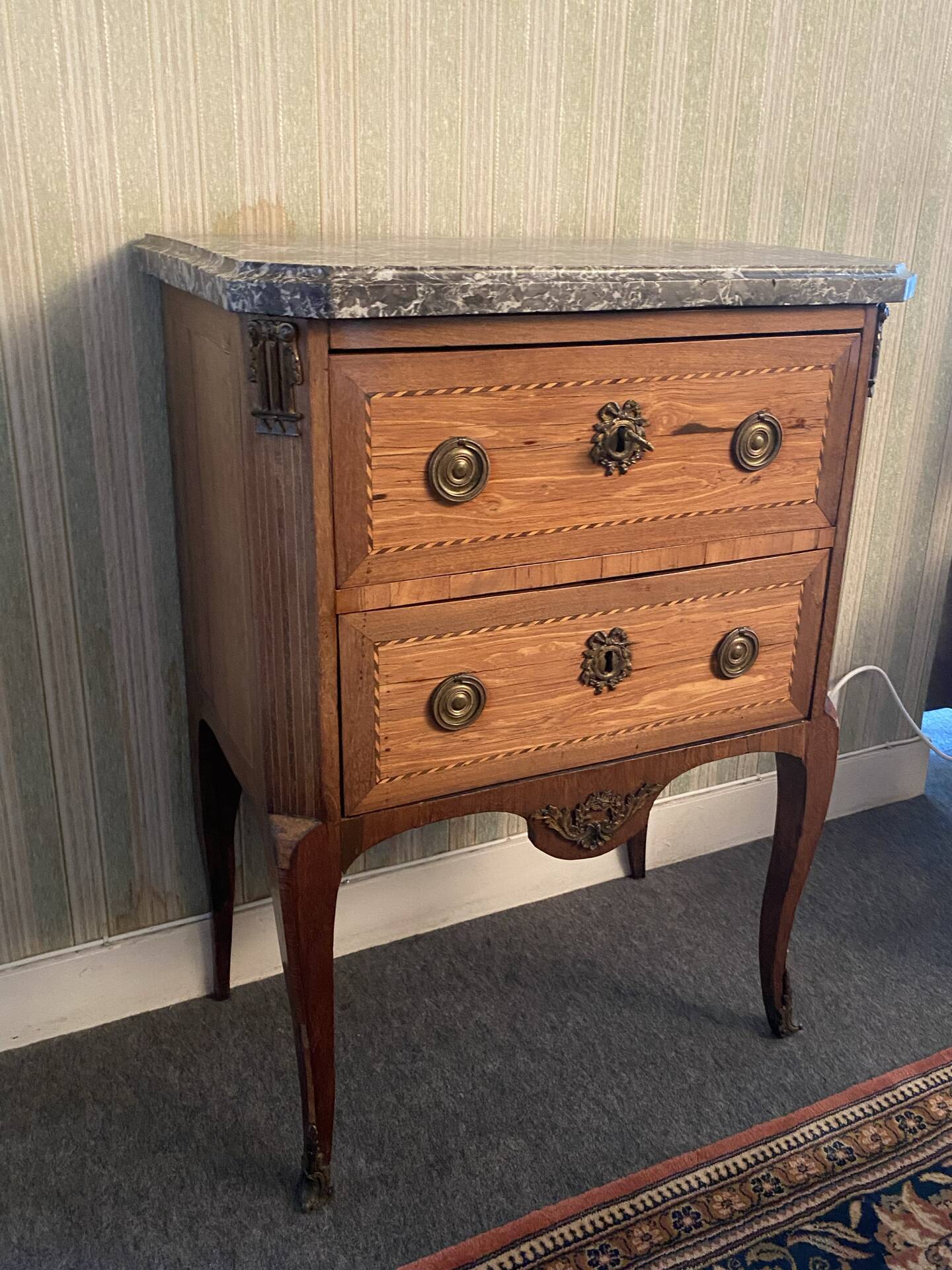 Eighteenth-century chest of drawers