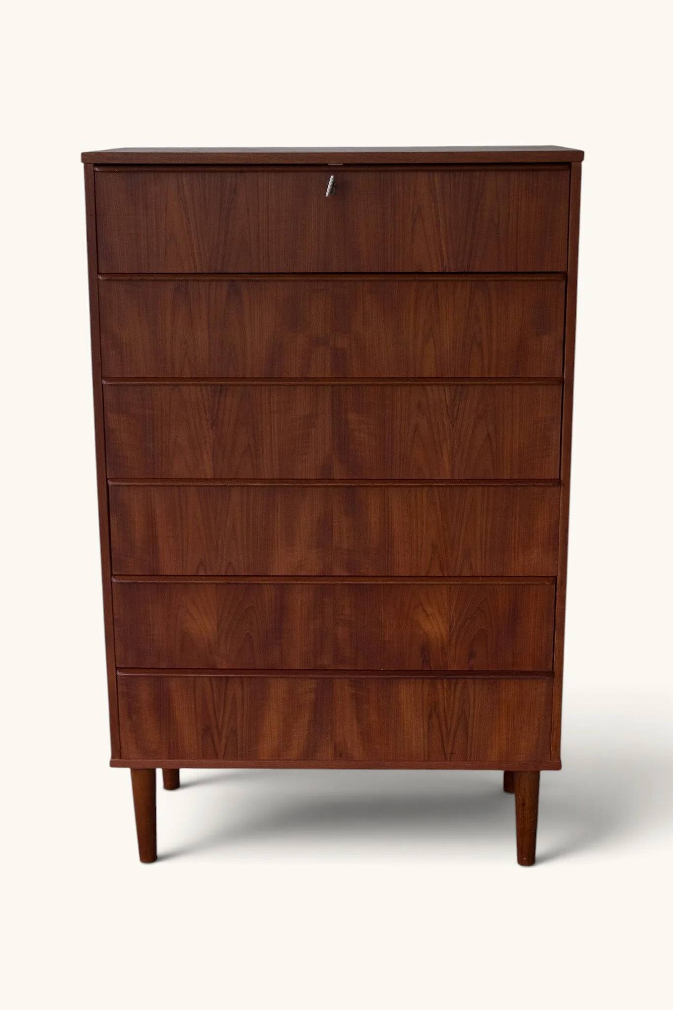 Chiffonnier « tallboy » vintage danois en teck avec 7 tiroirs