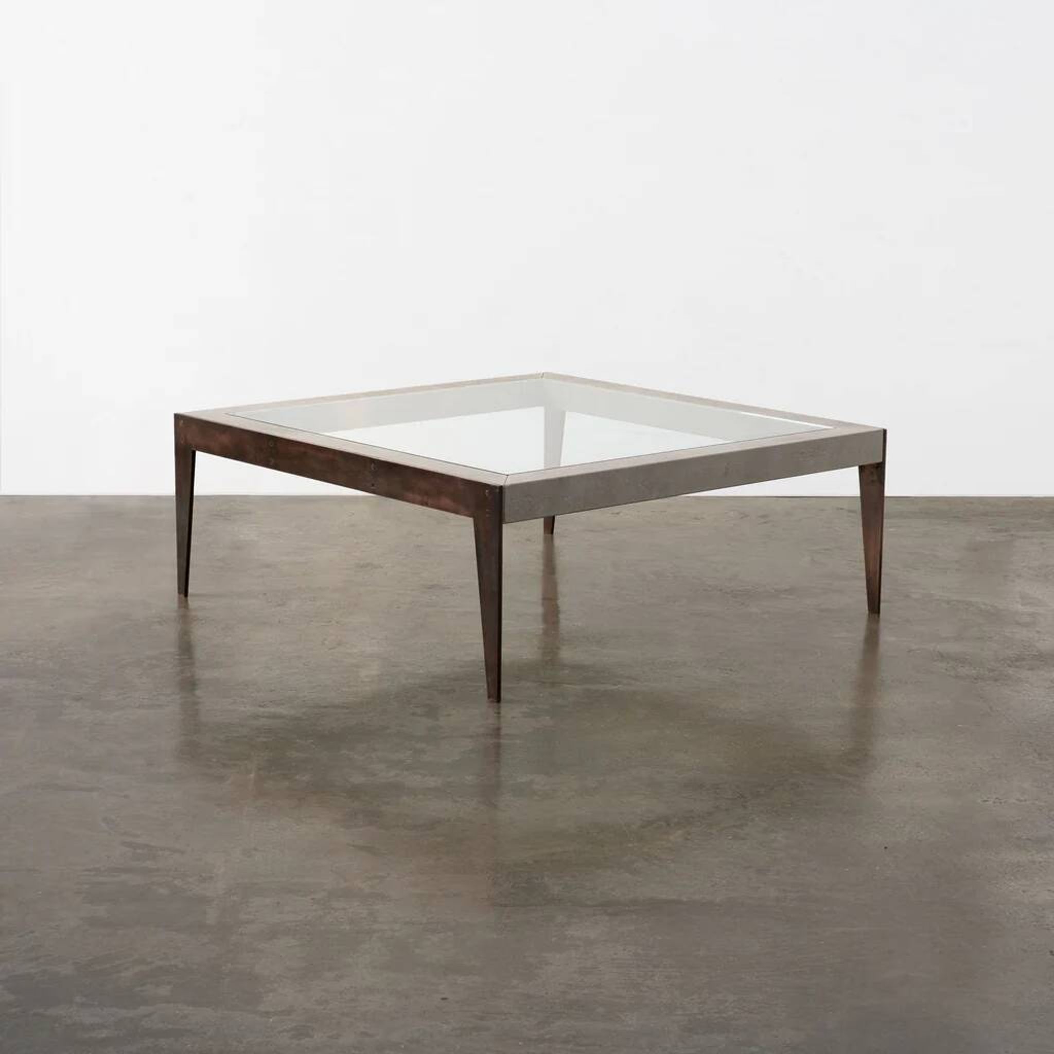 Table basse sur mesure en shagreen et laiton