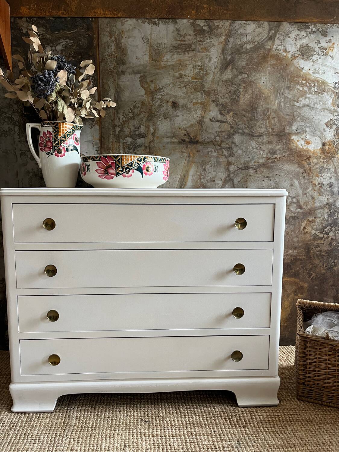 Linen chest of drawers